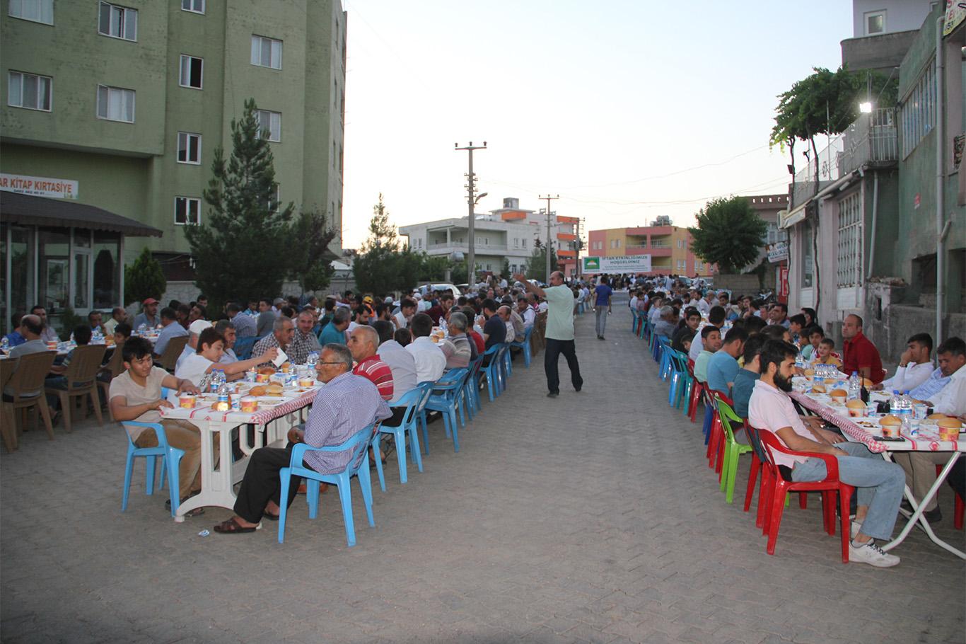 "Bugünkü sıkıntılar bizi ümitsizliğe sevk etmemeli" "Bugünkü sıkıntılar bizi ümitsizliğe sevk etmemeli"